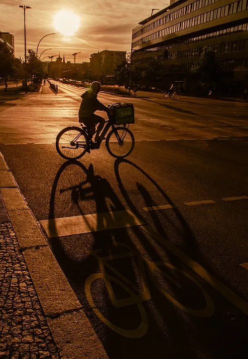 Stockach: Rennradfahrer bei Kollision mit geöffneter Autotür verletzt