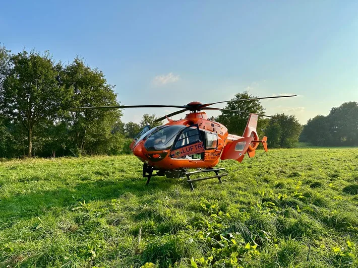 Tragischer Unfall in Hünxe: Motorradfahrer stirbt nach Kollision mit Traktor