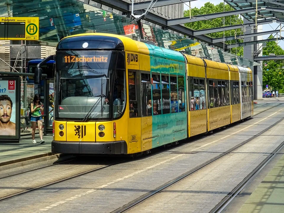 Unfall in Zuffenhausen: Stadtbahn und Pkw kollidieren – Zeugen dringend gesucht