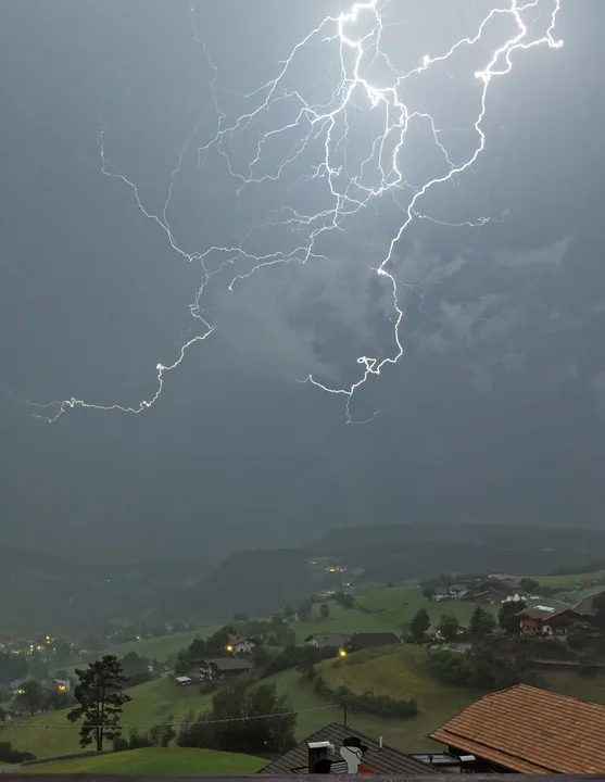 Unwetter im Kreis Mainz-Bingen: Bahn und Straßen wegen Erdrutschen gesperrt