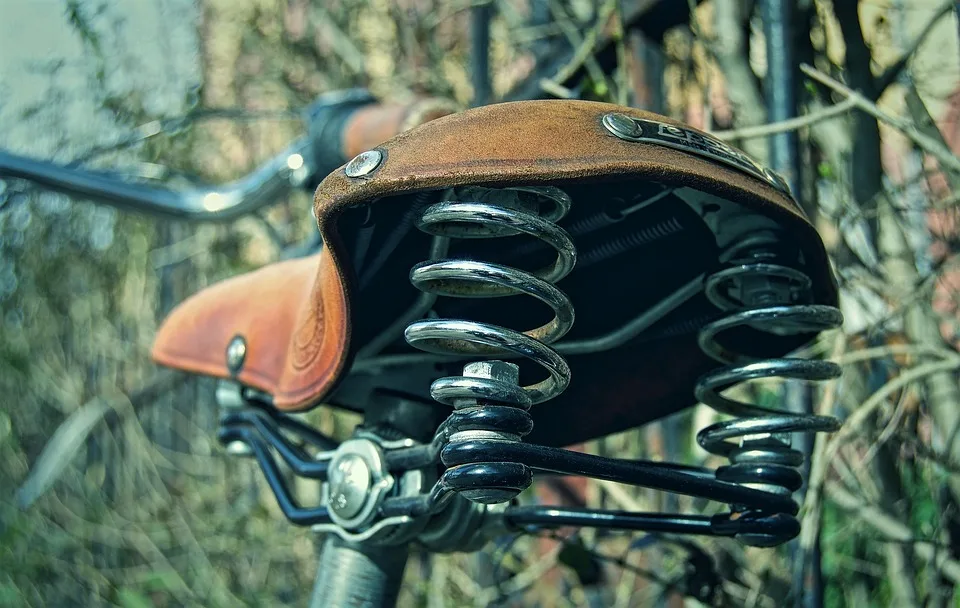 Vorfall in Tiergarten: Radfahrer beschädigt Parteibüro mit Luftballon