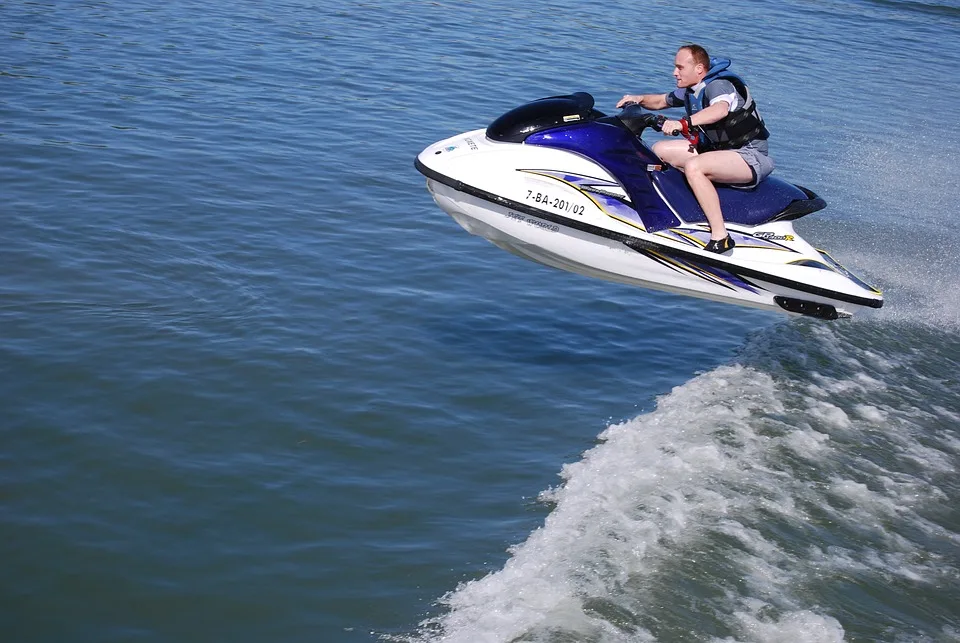 Wassermotorrad-Raser in Ketzin sorgt für Chaos am Strandbad