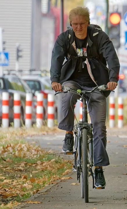 Zeugenaufruf: Radfahrer in Bonn-Vilich von SUV angefahren und verletzt