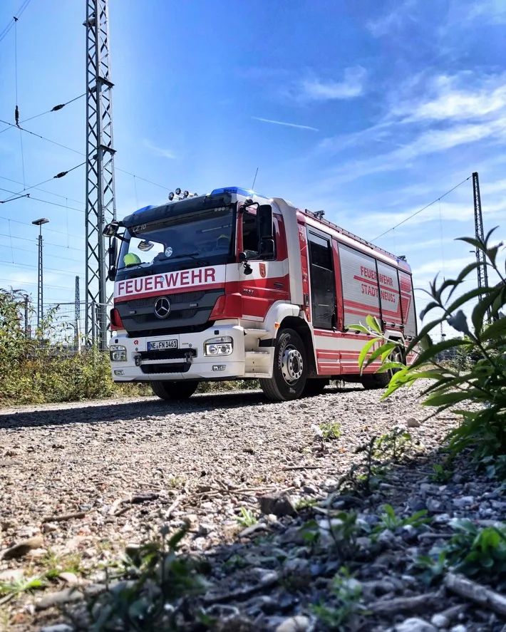 „Großeinsatz der Feuerwehr: Herrenloses Paddle-Board in Neuss sorgt für Aufregung“