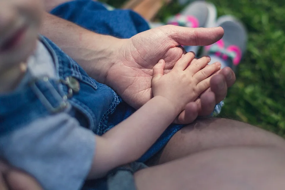 „Vater des Schulschützen in Georgia festgenommen: Fahrlässige Tötung im Fokus“